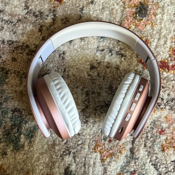 NWOT Mkay Wireless Headphones - Picture 1 of 3